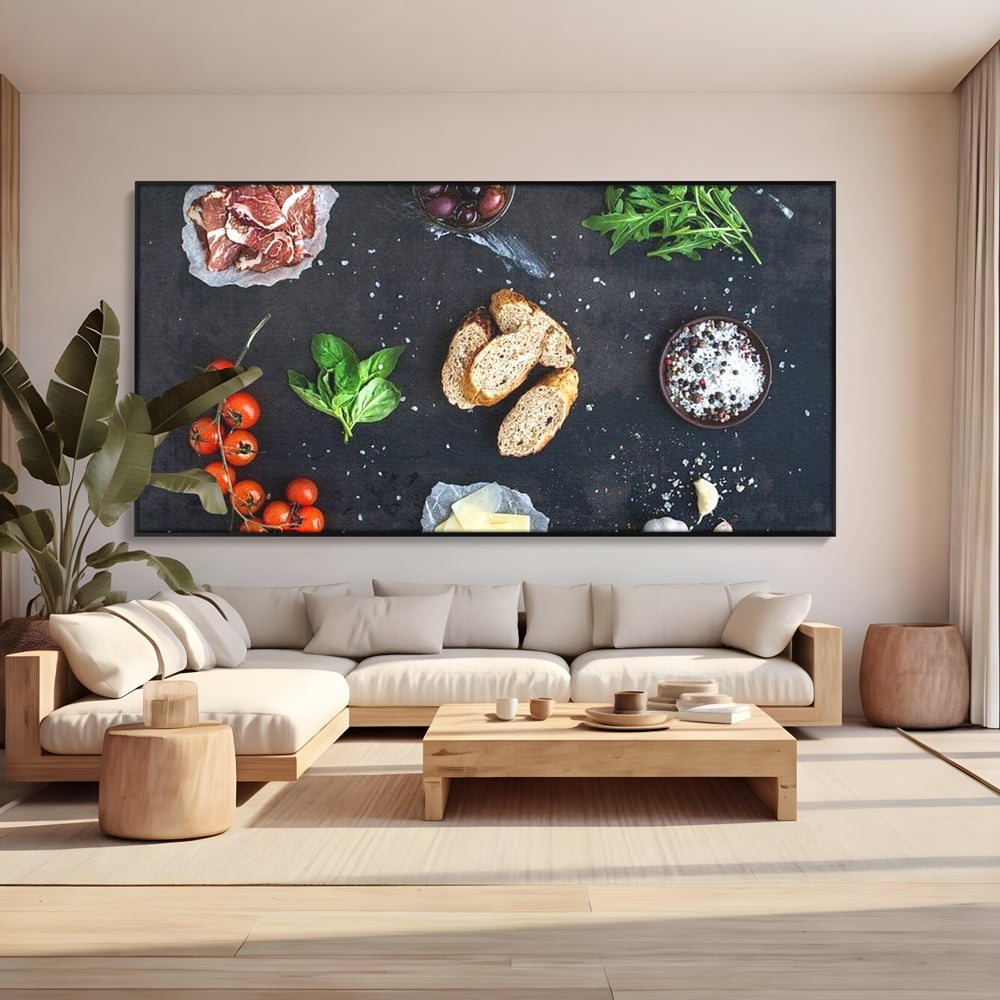 Tablou canvas cu natura moarta cu ingrediente italiene, in rama de aluminiu negru, pe perete intr-un living